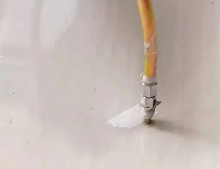 宝丰瓷砖空鼓维修公司专业解答在瓷砖铺贴过程中，如果使用的砂料过粗（如全部使用了粗砂），可能会导致以下问题